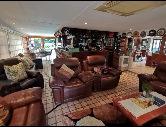 5 BEDROOM HOUSE FOR SALE IN VAALVIEW